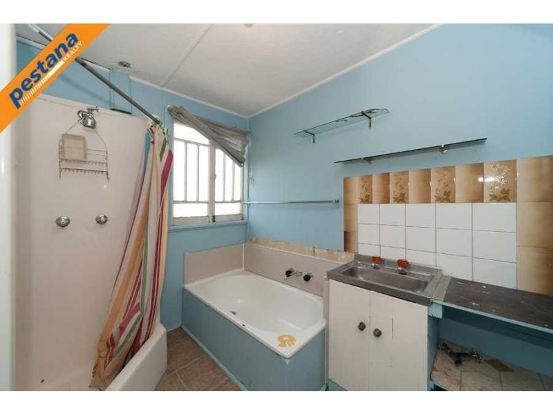 16 North Road, Woodridge QLD 4114