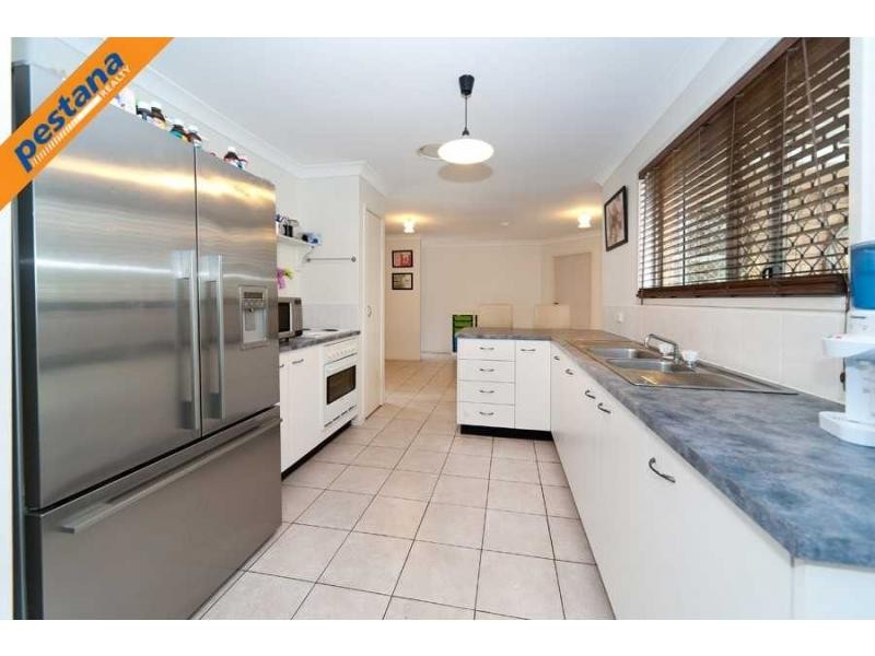 8 Torina Place, Meadowbrook QLD 4131