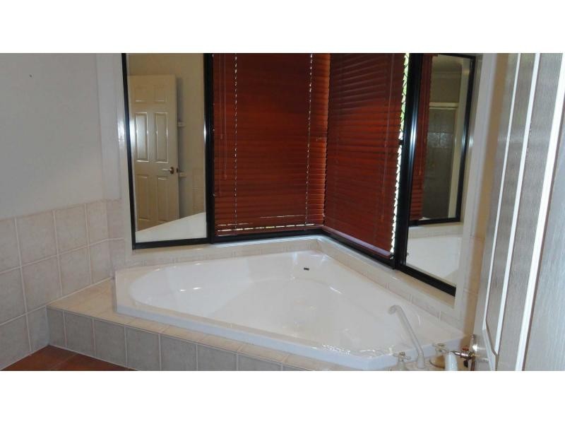 6 Earls Court, Calamvale QLD 4116