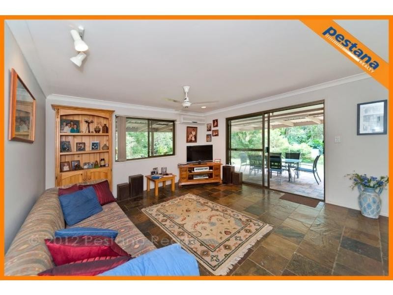144 Dennis Road, Springwood QLD 4127
