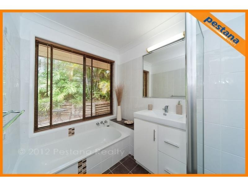144 Dennis Road, Springwood QLD 4127