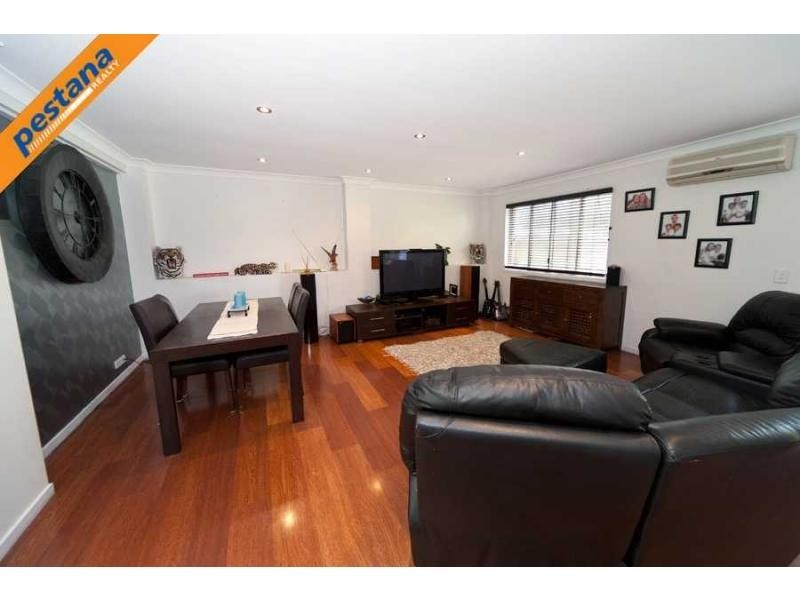 8 Torina Place, Meadowbrook QLD 4131