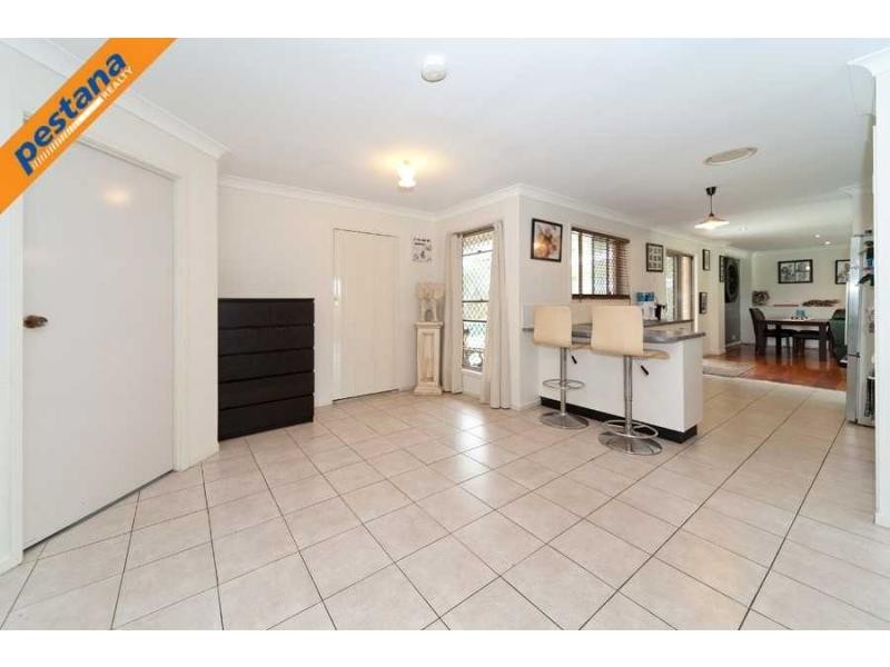 8 Torina Place, Meadowbrook QLD 4131