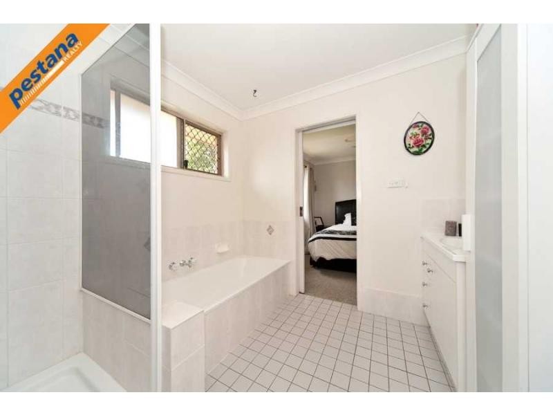 8 Torina Place, Meadowbrook QLD 4131