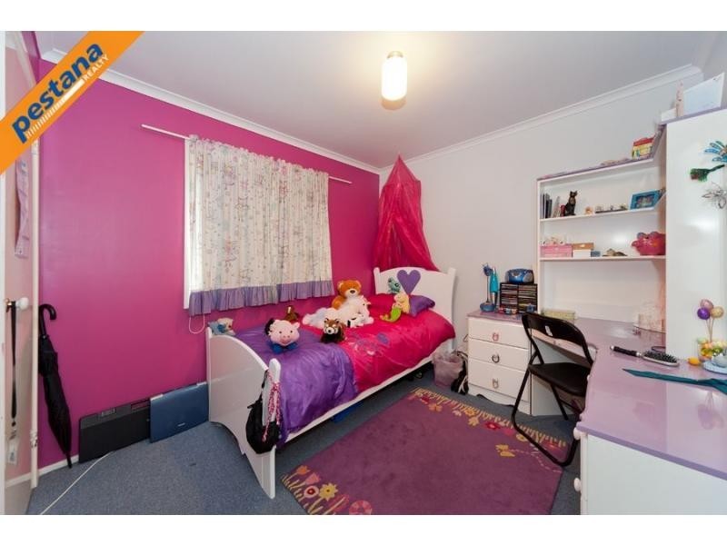 8 Emperor Court, Kingston QLD 4114