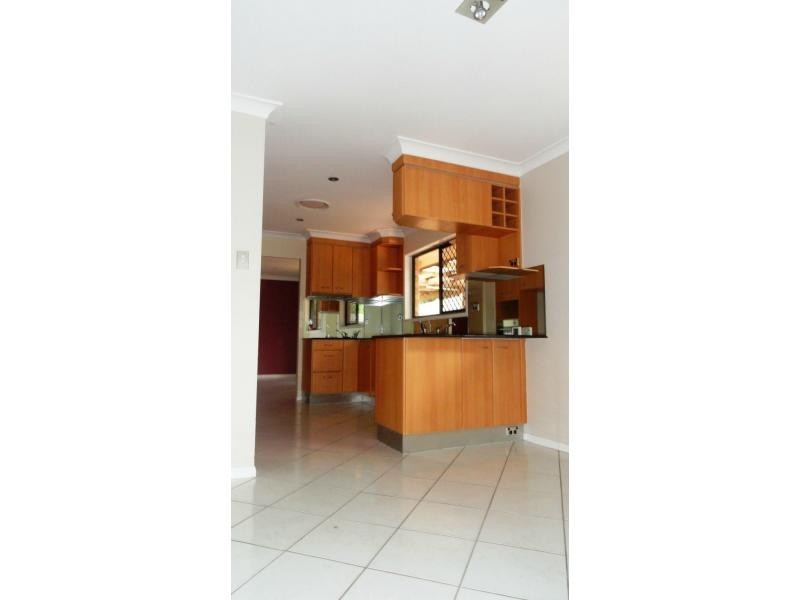 10 Petringa Crescent, Springwood QLD 4127