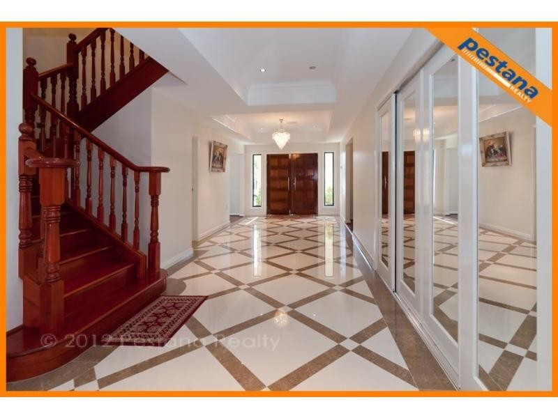 6 The Avenue, Windaroo QLD 4207