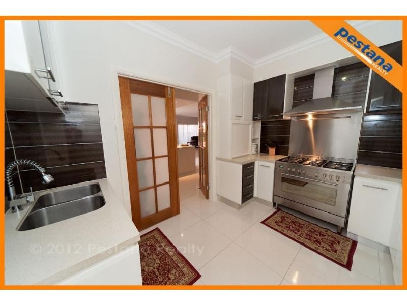 6 The Avenue, Windaroo QLD 4207