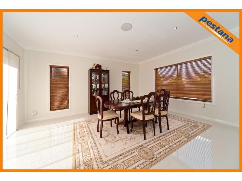 6 The Avenue, Windaroo QLD 4207