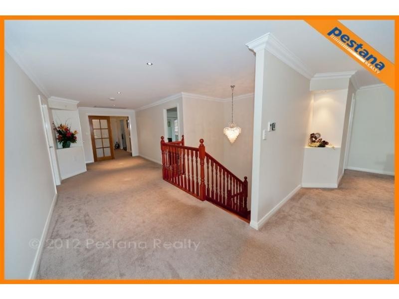 6 The Avenue, Windaroo QLD 4207