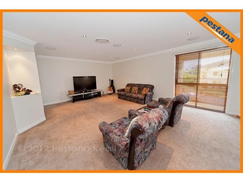 6 The Avenue, Windaroo QLD 4207