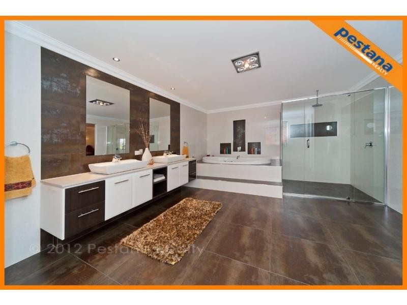 6 The Avenue, Windaroo QLD 4207