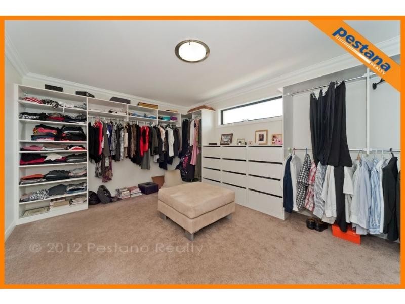 6 The Avenue, Windaroo QLD 4207