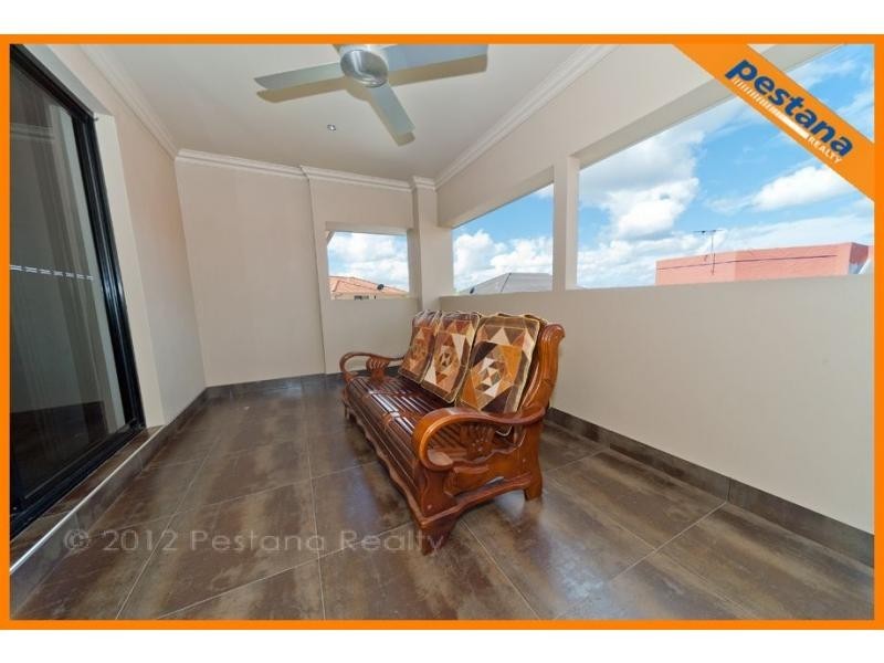 6 The Avenue, Windaroo QLD 4207