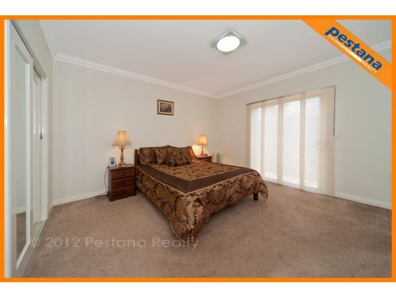 6 The Avenue, Windaroo QLD 4207