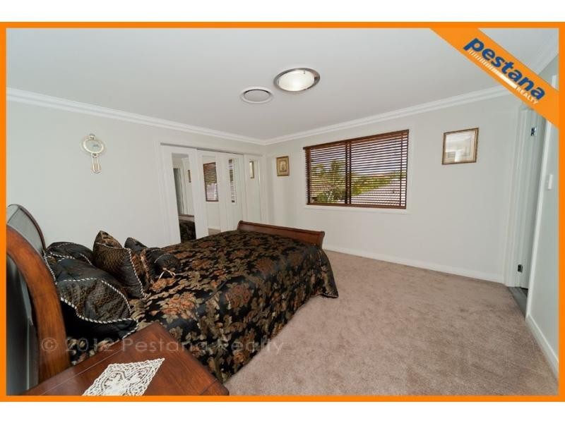 6 The Avenue, Windaroo QLD 4207