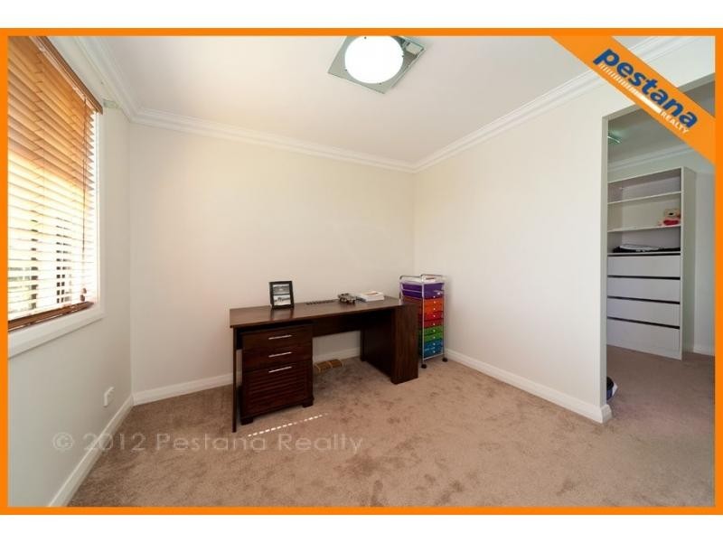 6 The Avenue, Windaroo QLD 4207