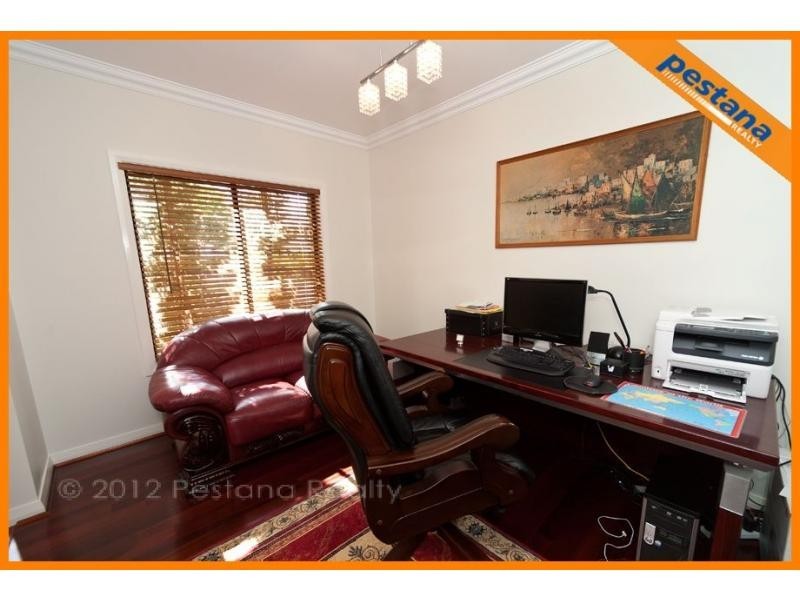 6 The Avenue, Windaroo QLD 4207