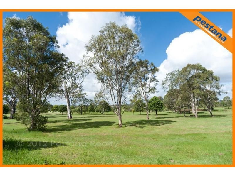 27 Fairway Drive, Meadowbrook QLD 4131