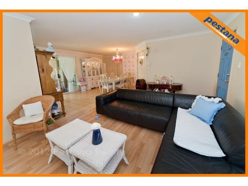 27 Fairway Drive, Meadowbrook QLD 4131