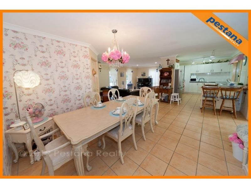 27 Fairway Drive, Meadowbrook QLD 4131