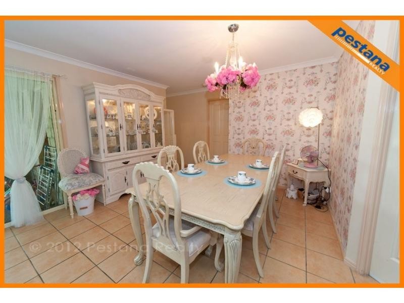 27 Fairway Drive, Meadowbrook QLD 4131