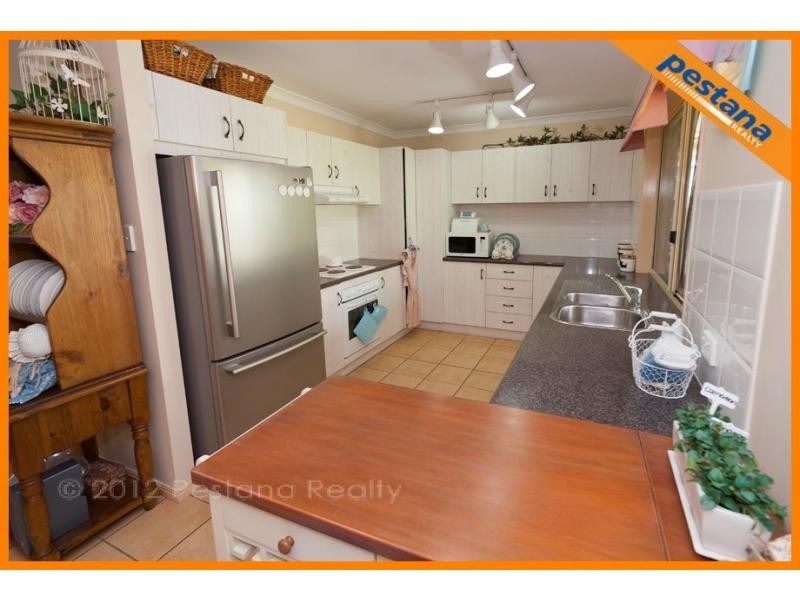 27 Fairway Drive, Meadowbrook QLD 4131