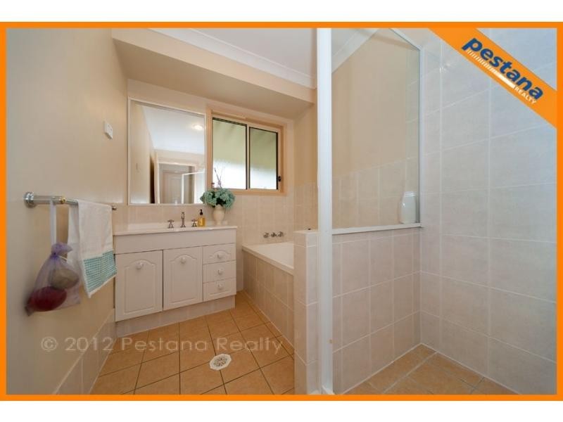 27 Fairway Drive, Meadowbrook QLD 4131