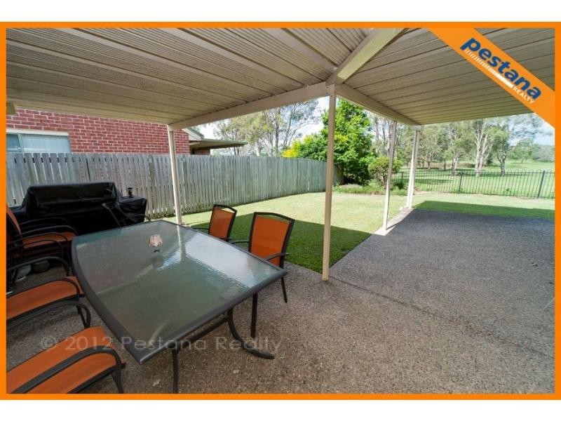 27 Fairway Drive, Meadowbrook QLD 4131