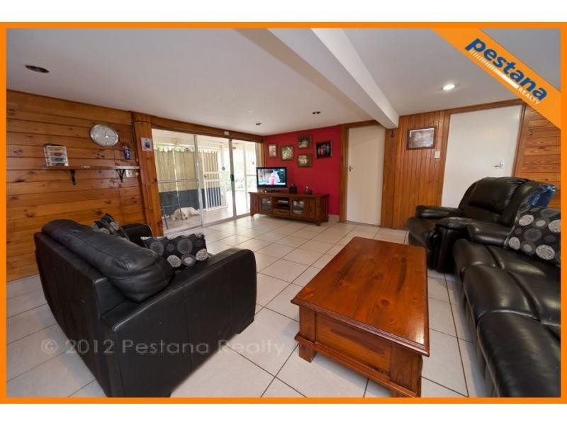 11 Claverton Street, Woodridge QLD 4114