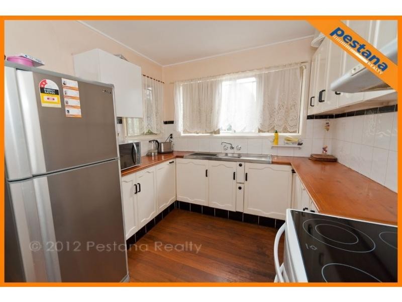 11 Claverton Street, Woodridge QLD 4114