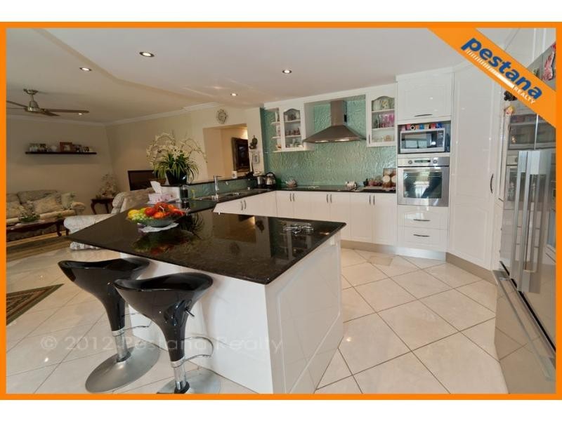 31 The Avenue, Windaroo QLD 4207
