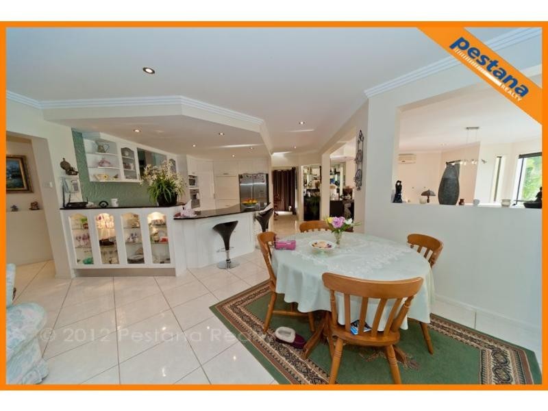 31 The Avenue, Windaroo QLD 4207