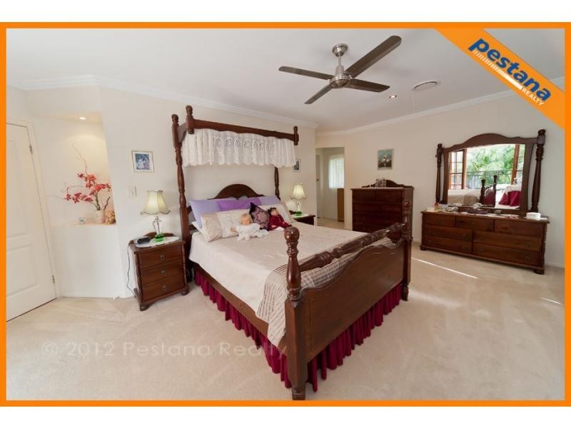 31 The Avenue, Windaroo QLD 4207