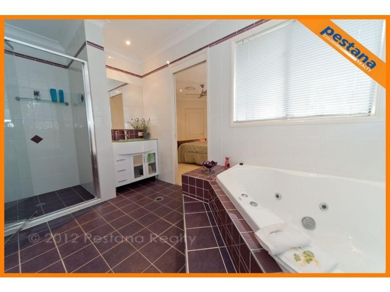 31 The Avenue, Windaroo QLD 4207