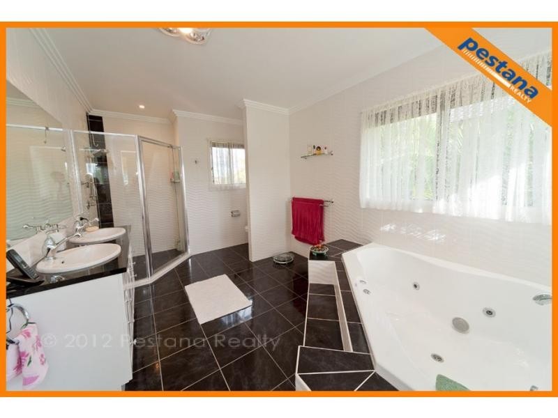 31 The Avenue, Windaroo QLD 4207