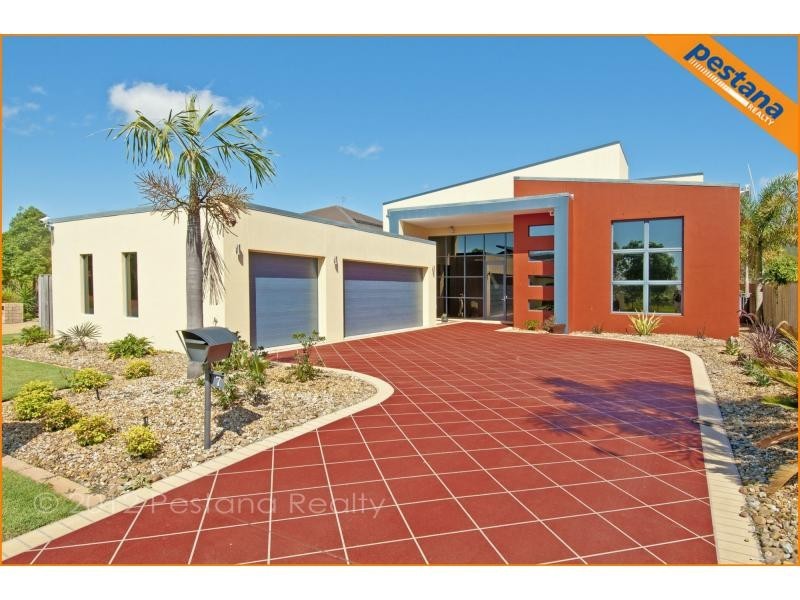 7 The Avenue, Windaroo QLD 4207