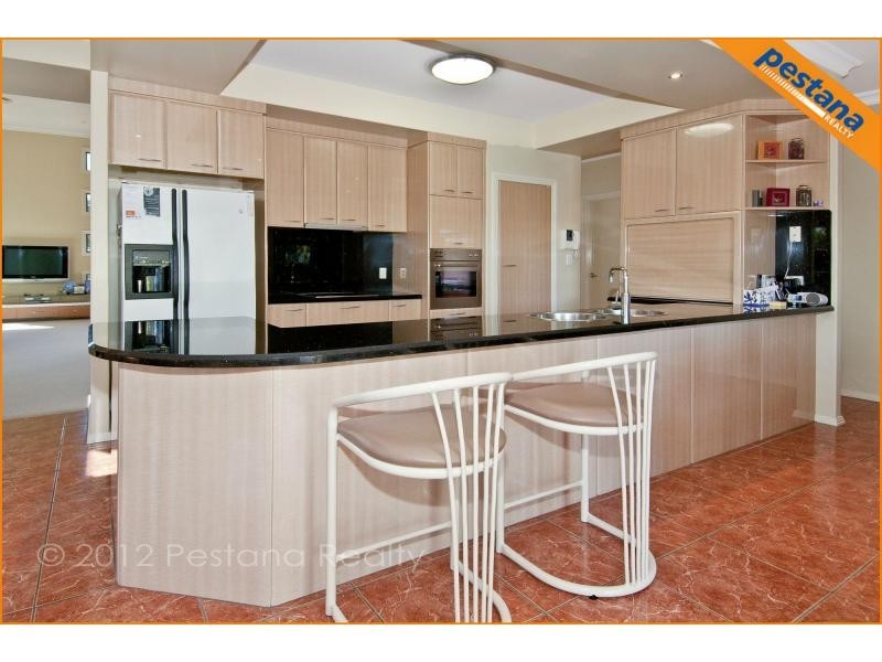 7 The Avenue, Windaroo QLD 4207