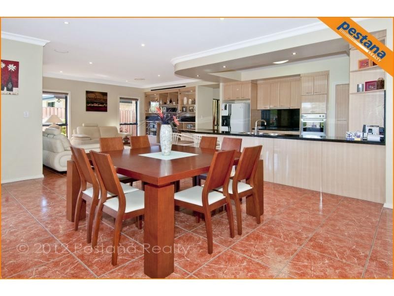 7 The Avenue, Windaroo QLD 4207