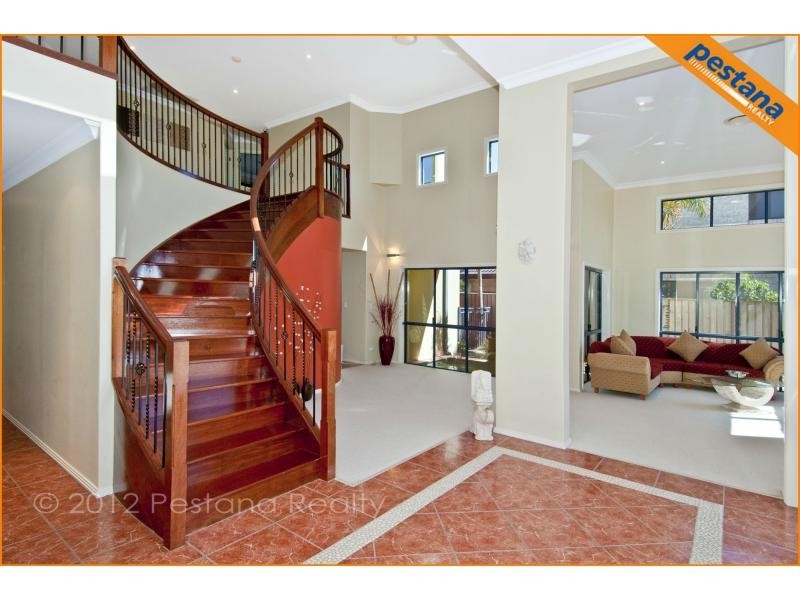 7 The Avenue, Windaroo QLD 4207