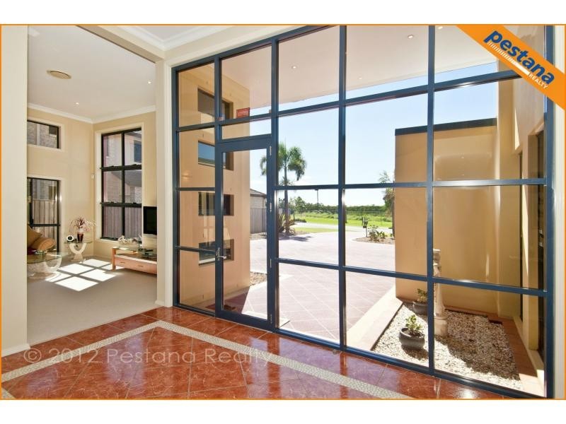 7 The Avenue, Windaroo QLD 4207