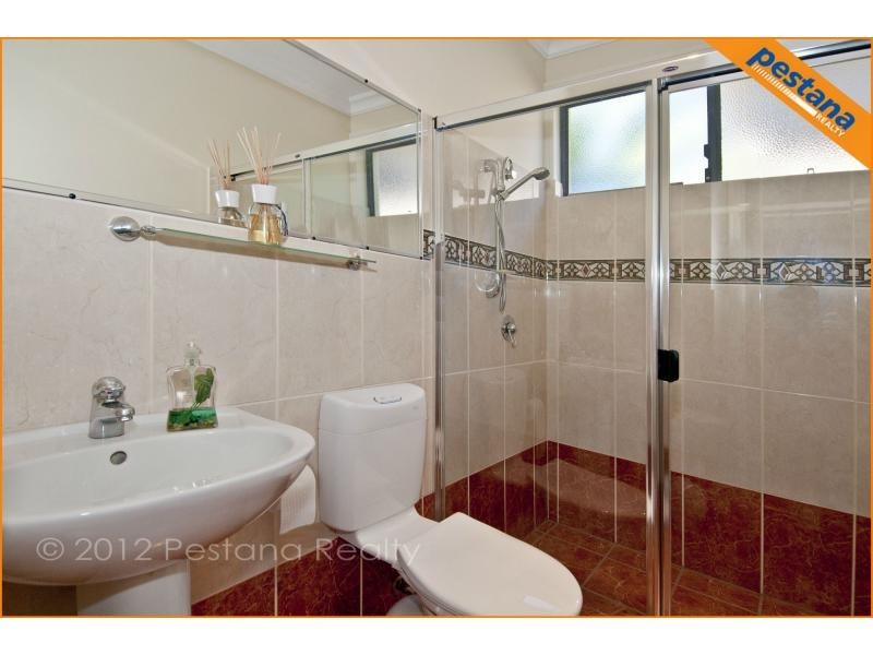 7 The Avenue, Windaroo QLD 4207