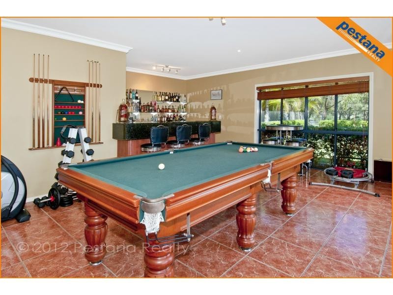 7 The Avenue, Windaroo QLD 4207