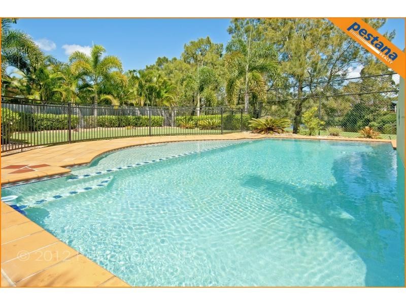 7 The Avenue, Windaroo QLD 4207