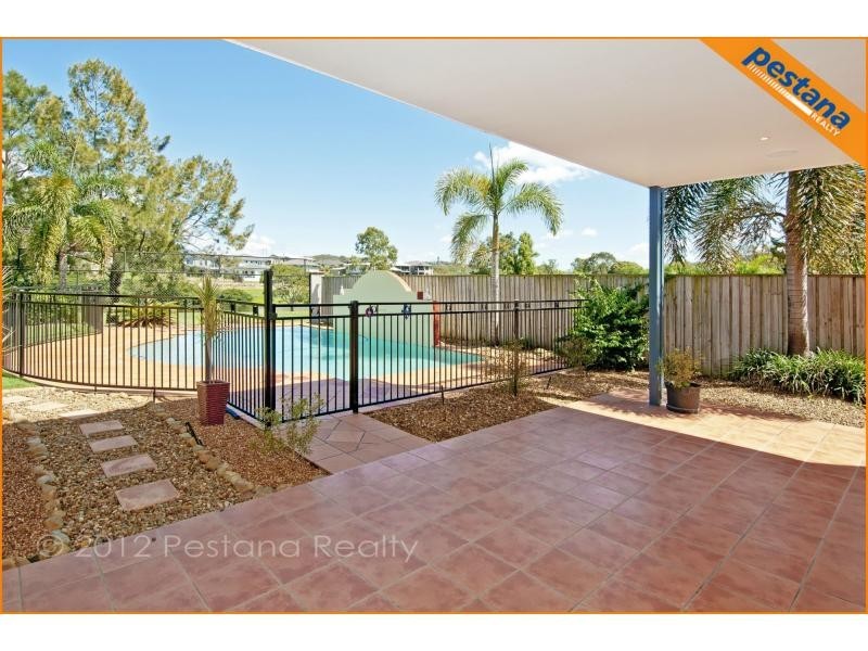 7 The Avenue, Windaroo QLD 4207