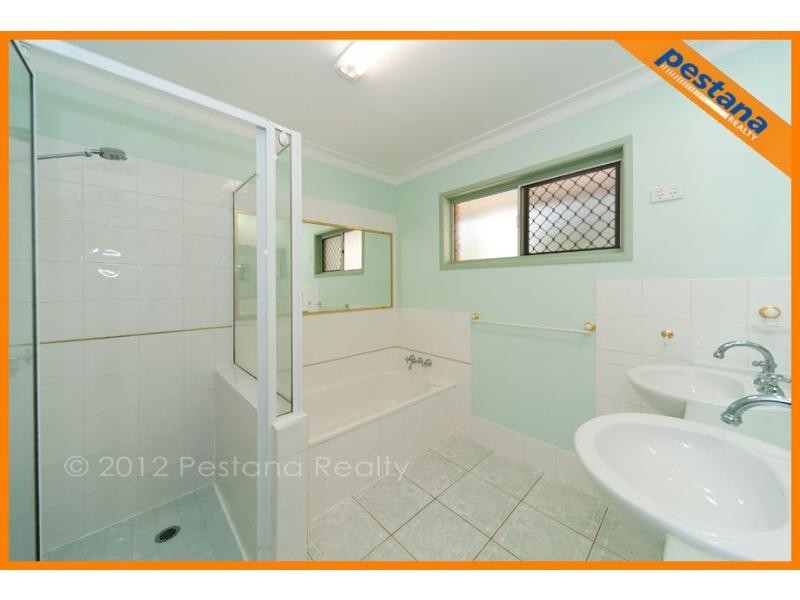 8 Goenoeng Drive, Tanah Merah QLD 4128