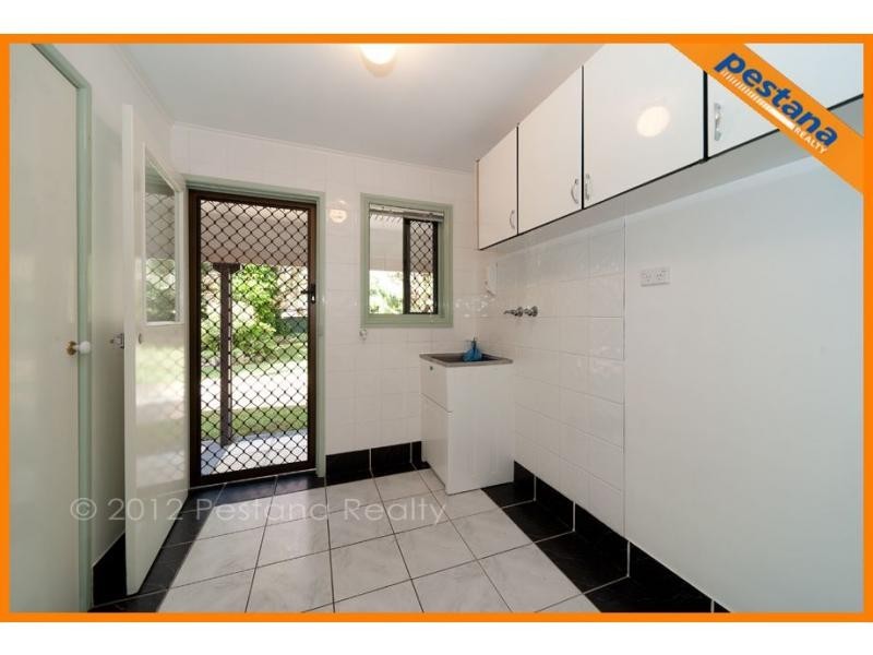 8 Goenoeng Drive, Tanah Merah QLD 4128