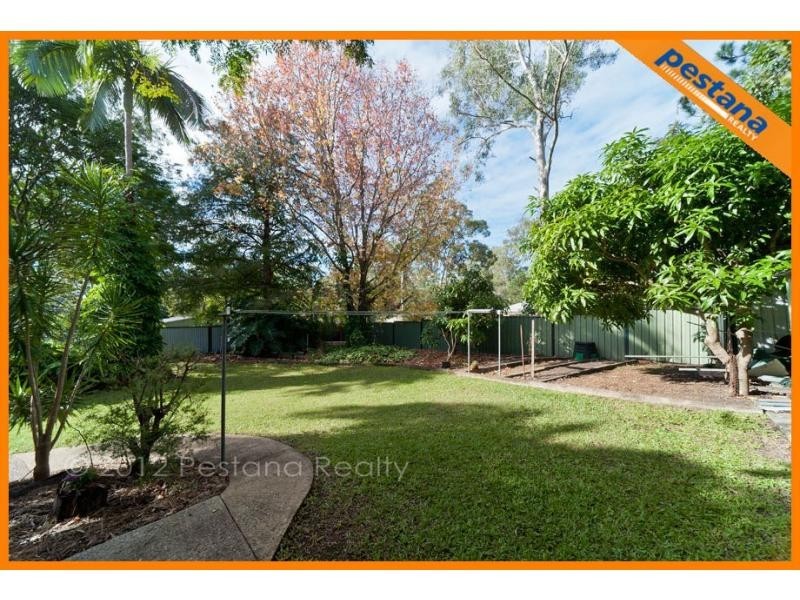 8 Goenoeng Drive, Tanah Merah QLD 4128