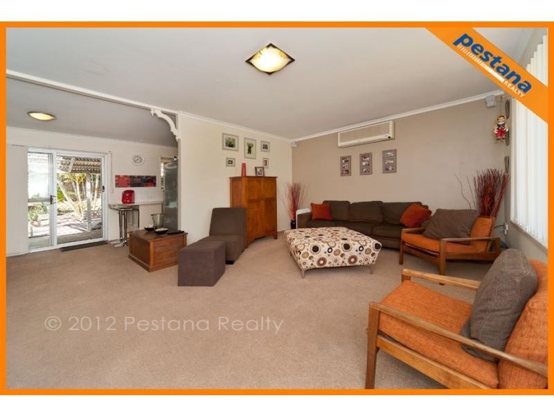 11 Wyclif Avenue, Springwood QLD 4127