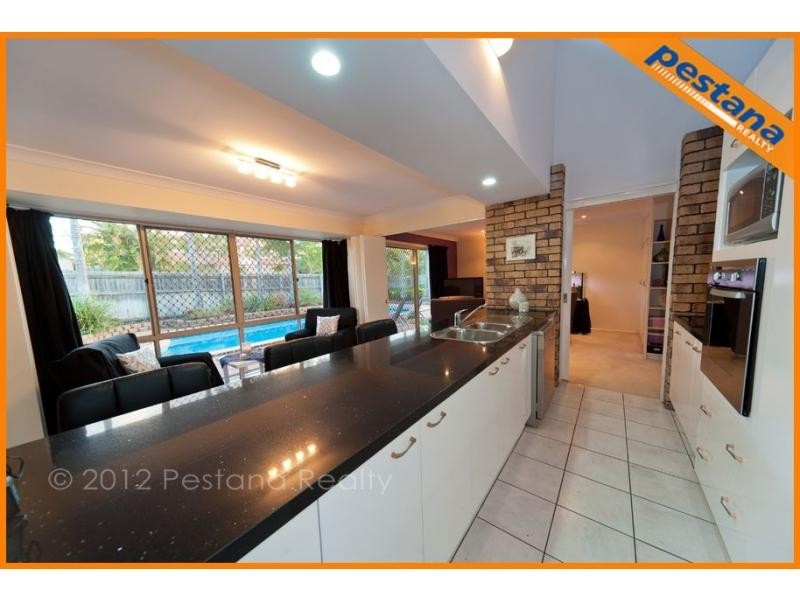 2 Oppermann Court, Meadowbrook QLD 4131